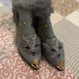 Elegant Gray Ankle Boots with Gold and Fur Details